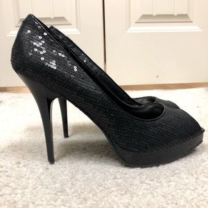 Never worn Steve Madden black sequin peep toe heel